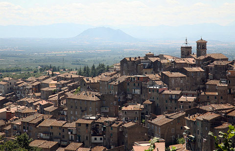 Caprarola - Panorama con il Monte Soratte sullo sfondo