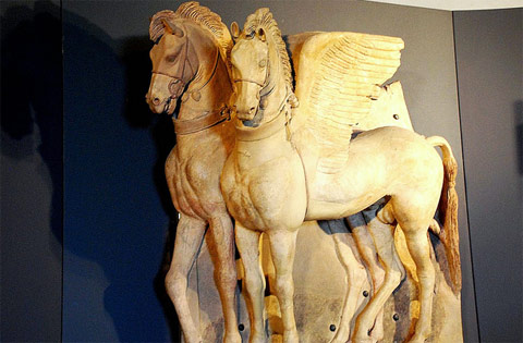 Tarquinia - I cavalli Alati al museo nazionale Tarquinia - I cavalli Alati al museo nazionale